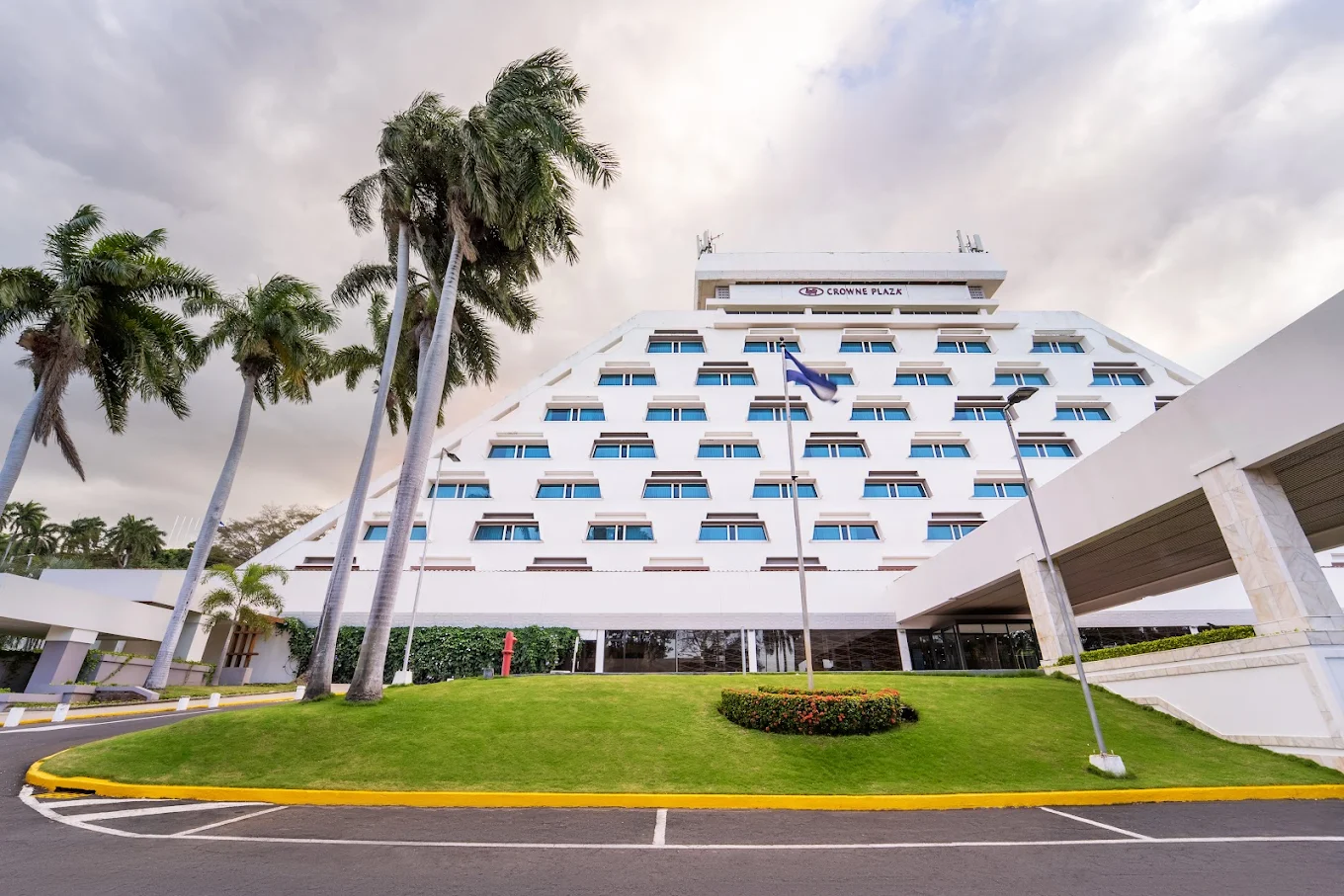 Exterior — Crowne Plaza Managua